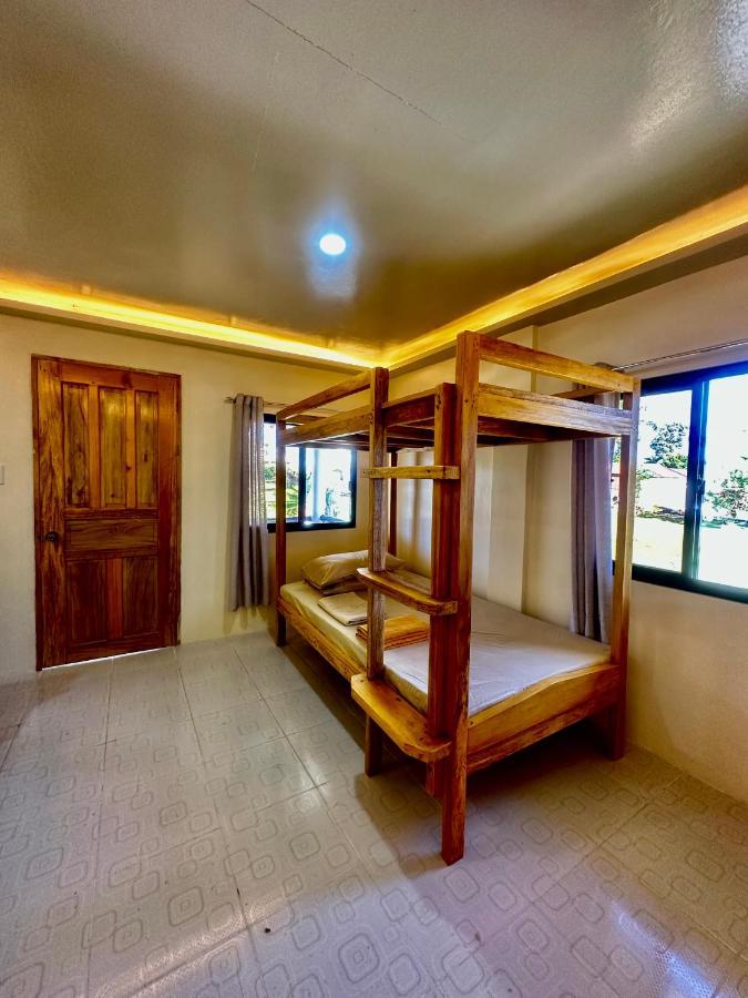 Cris & Mar Homestay Burgos  ภายนอก รูปภาพ