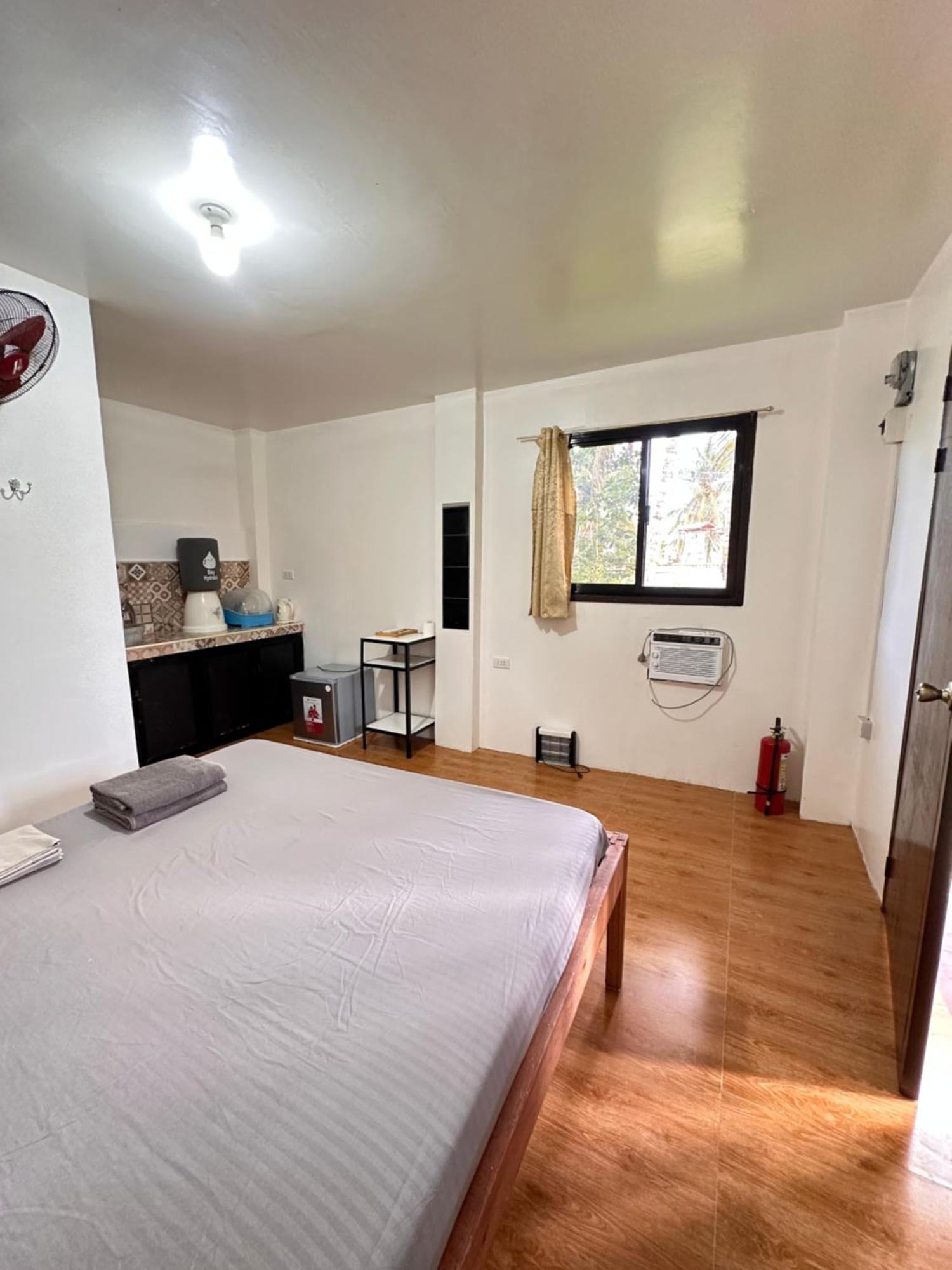Cris & Mar Homestay Burgos  ภายนอก รูปภาพ