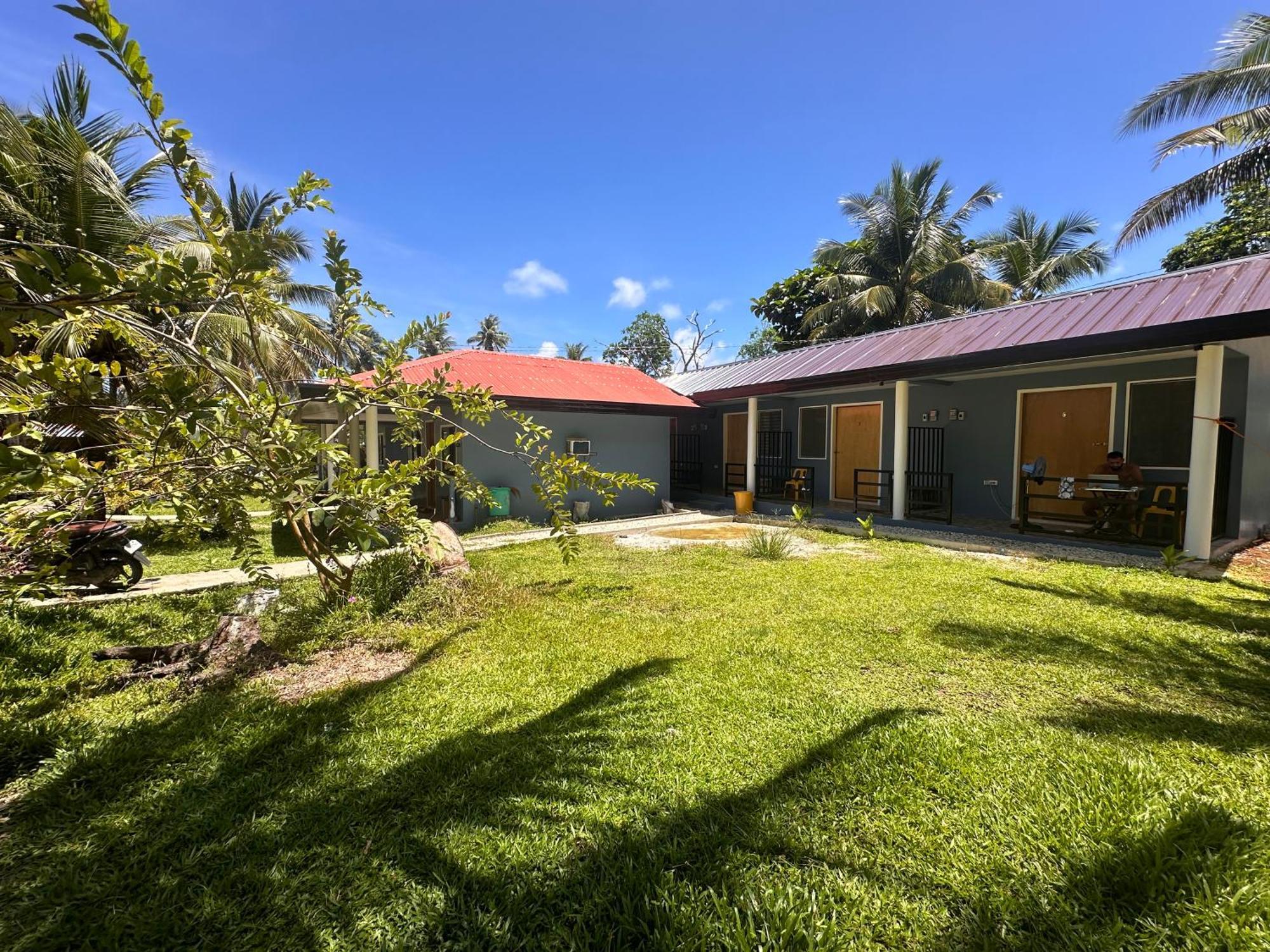 Cris & Mar Homestay Burgos  ภายนอก รูปภาพ