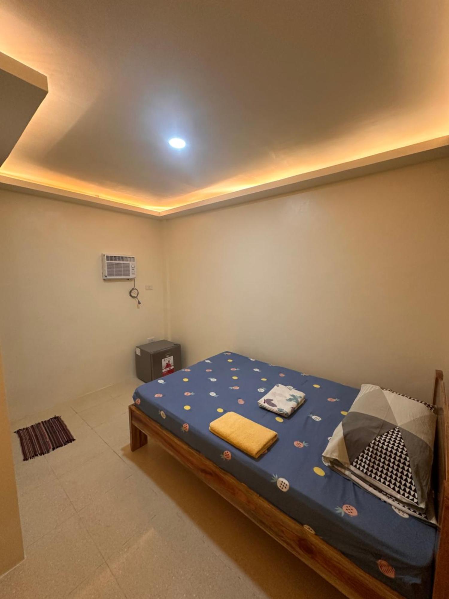 Cris & Mar Homestay Burgos  ภายนอก รูปภาพ
