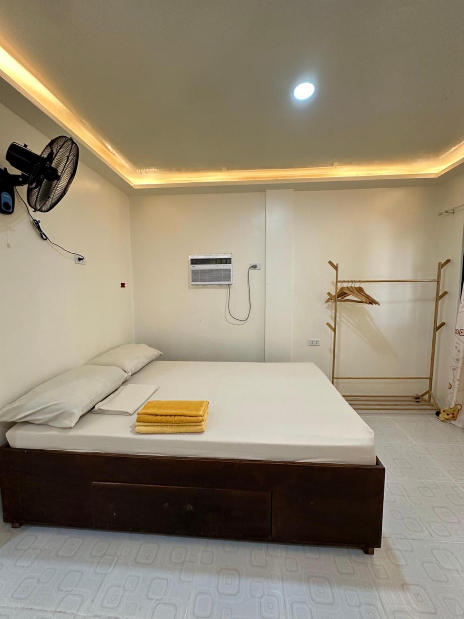 Cris & Mar Homestay Burgos  ห้อง รูปภาพ