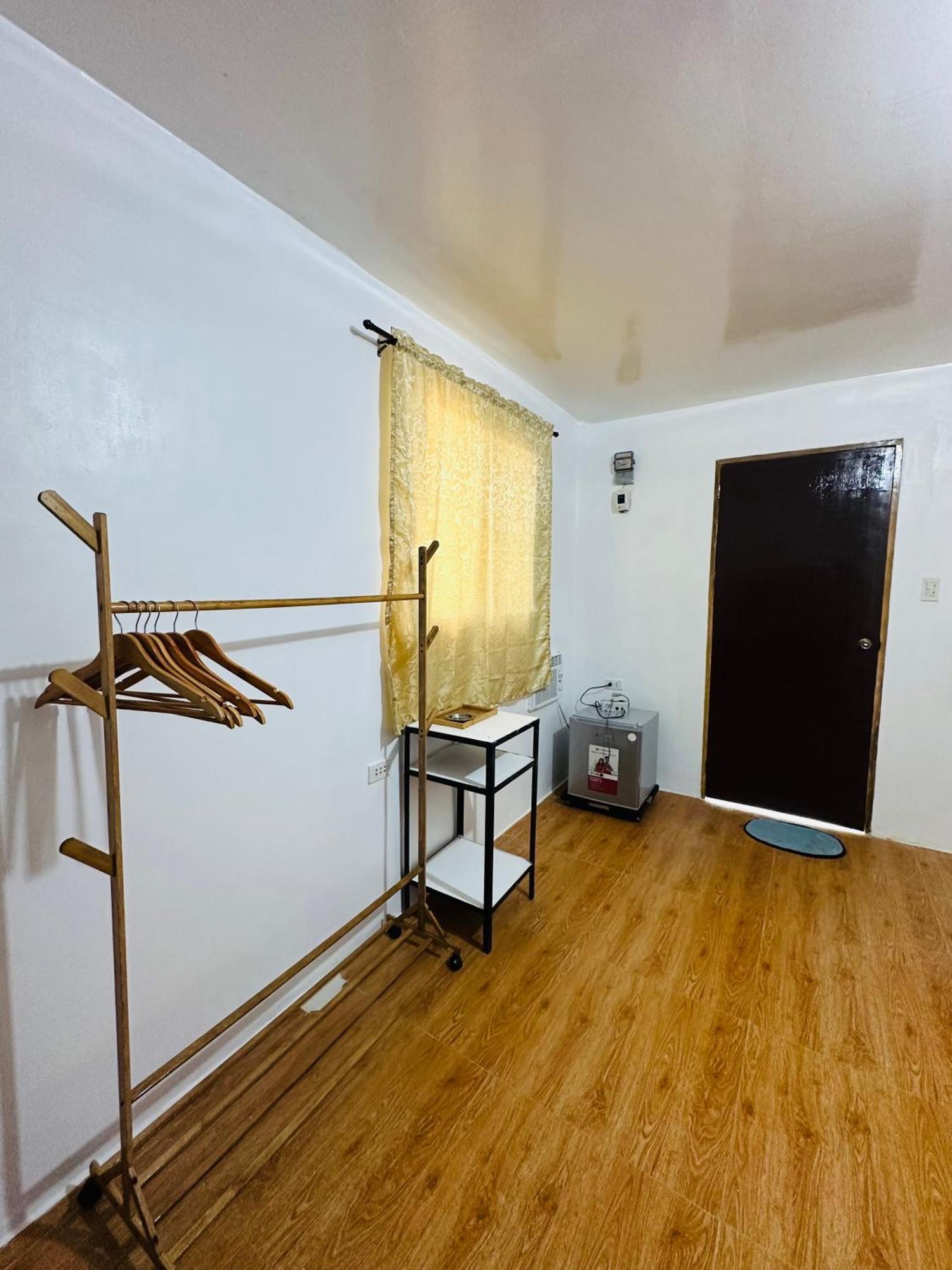 Cris & Mar Homestay Burgos  ภายนอก รูปภาพ