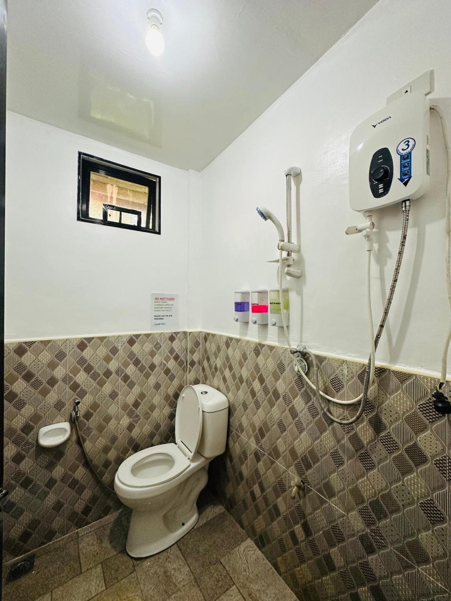 Cris & Mar Homestay Burgos  ภายนอก รูปภาพ