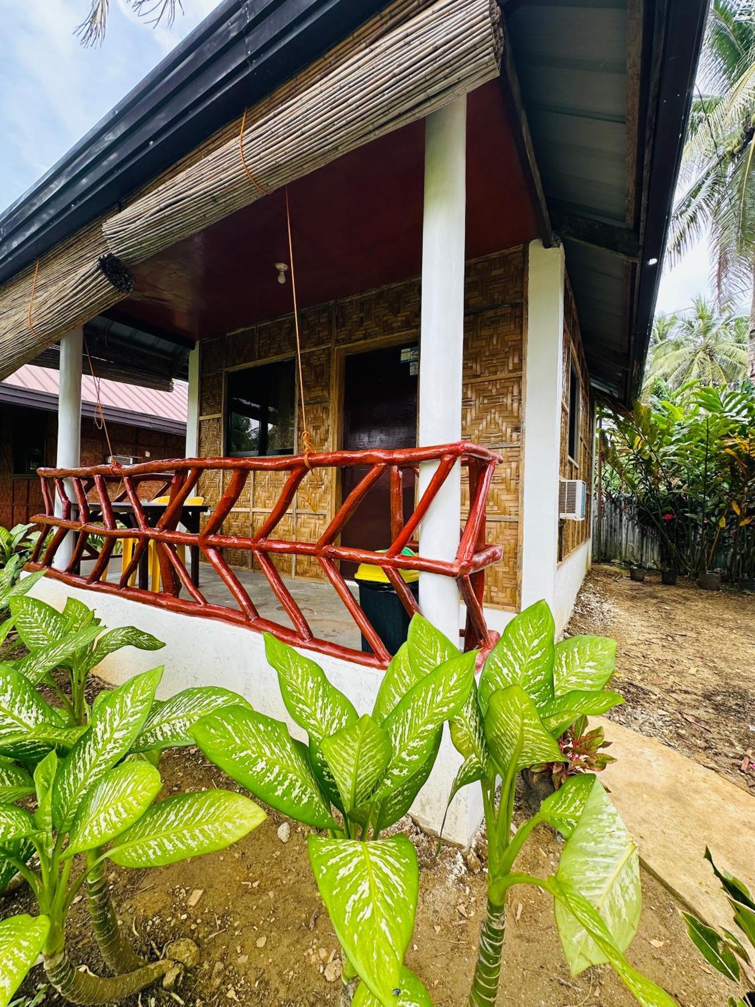 Cris & Mar Homestay Burgos  ภายนอก รูปภาพ